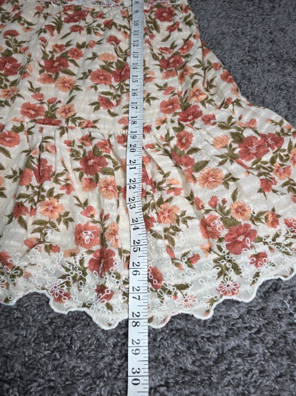 The AE Floral Embroidered Tiered Babydoll Dress in size S is a stylish and femin - Picture 10 of 12